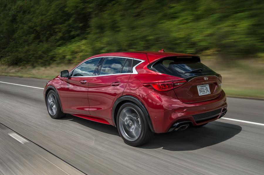  Infiniti QX30S 2.0t 2016 года  (US) (фото 12 из 20)